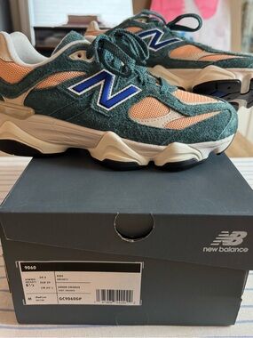 NIB New Balance Green Suede 9060 Sneakers - Women’s size 8/Youth Size 6.5
